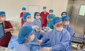 Hút dịch màng phổi cứu bào thai 24 tuần