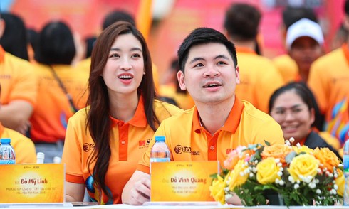 Hoa hậu Đỗ Mỹ Linh làm sếp công ty nhà chồng