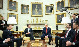 Phòng Bầu dục vàng lấp lánh dưới thời ông Trump