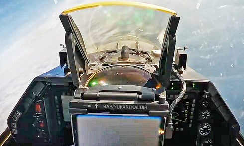 Phi công F-16 Thổ Nhĩ Kỳ dùng máy tính bảng để điều khiển tên lửa