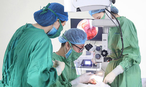 Nhìn một thành hai do vỡ hốc mắt