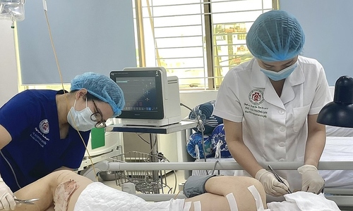 Tóc cuốn vào dây curoa tróc da đầu nữ công nhân
