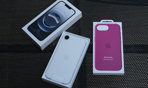 iPhone có thể đắt hơn vì thuế mới của ông Trump