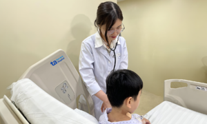 U quái to như trái bưởi chèn xẹp phế quản bé trai