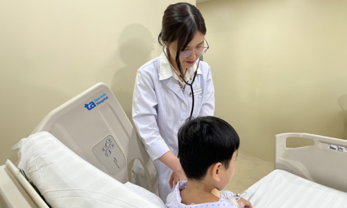 U quái to như trái bưởi chèn xẹp phế quản bé trai