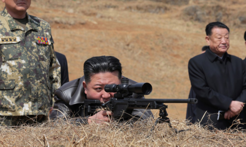 Ông Kim Jong-un bắn thử súng tỉa thế hệ mới