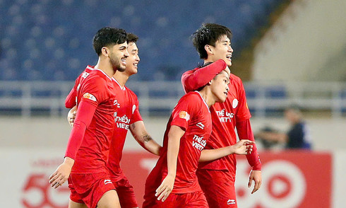 Cầu thủ Thể Công ghi siêu phẩm từ sân nhà ở V-League