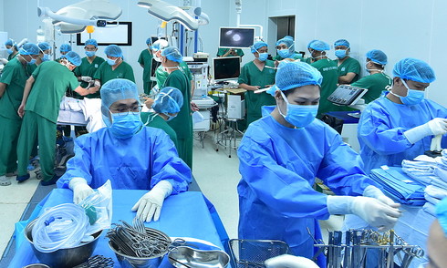 Người đàn ông đột quỵ chết não hồi sinh 7 cuộc đời