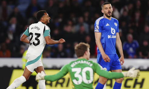 Newcastle đẩy Man City khỏi top 5 Ngoại hạng Anh