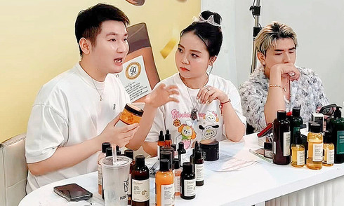 Nghề bán hàng livestream đang hết 'hot'