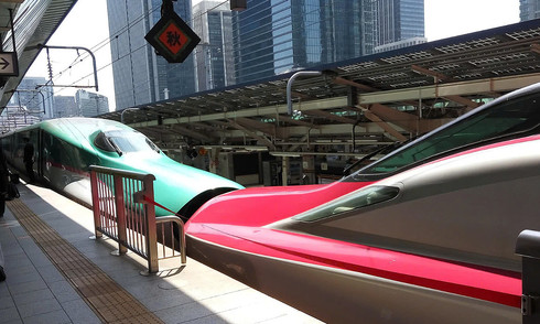 'Nụ hôn Shinkansen' - cảnh tượng hút tín đồ du lịch Nhật Bản