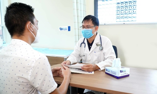 Viêm phổi, giảm thị lực do biến chứng sởi