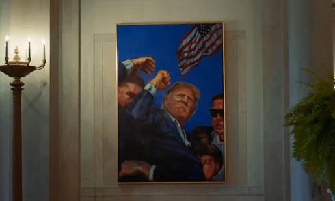 Nhà Trắng treo tranh vẽ khoảnh khắc ông Trump bị ám sát hụt