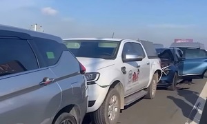 5 ôtô tông liên hoàn trên cao tốc TP HCM- Long Thành
