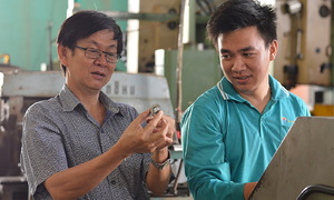 Người giúp chủ ruộng miền Tây 'làm nông thảnh thơi'