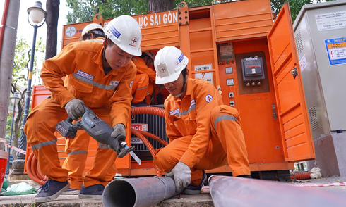 EVN kiểm tra hệ thống điện phục vụ lễ 30/4 tại TP HCM