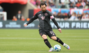 Messi đá phạt dội xà 2 lần trong trận hòa của Inter Miami