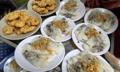 Quán bánh cuốn chả mực hơn 40 năm đông khách ở Hạ Long