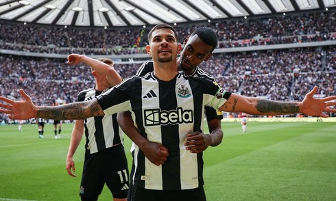 Đội trưởng Newcastle chế nhạo Bruno Fernandes