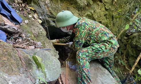 Tìm thấy hài cốt liệt sĩ trong hốc đá