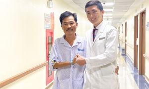 Khớp háng biến dạng sau 15 năm hoại tử xương đùi