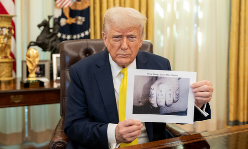 Ông Trump đăng ảnh 'hình xăm băng đảng' của người bị trục xuất nhầm