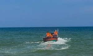 Cảnh sát ra biển vây bắt kẻ ngáo đá