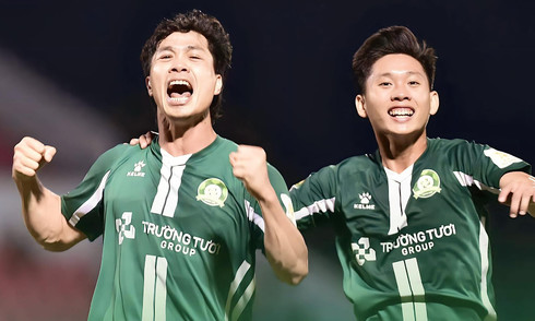 Công Phượng ghi hai siêu phẩm đá phạt
