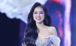 Thí sinh Hoa hậu Việt Nam trình diễn đầm dạ hội
