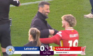 Van Nistelrooy tươi cười sau khi Leicester xuống hạng