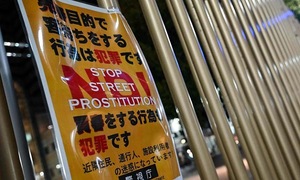 Khách quốc tế đổ đến khu 'đèn đỏ' ở Tokyo ngày càng đông
