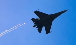 Tiêm kích Su30-MK2 luyện thả bẫy nhiệt ở sân bay Biên Hòa