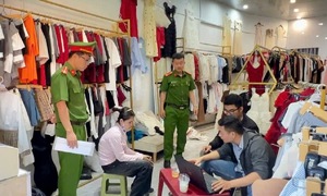 Chủ shop quần áo lộ thân phận 'tú bà' khi bé gái được giải cứu