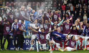 Leeds, Burnley trở lại Ngoại hạng Anh mùa 2025-2026