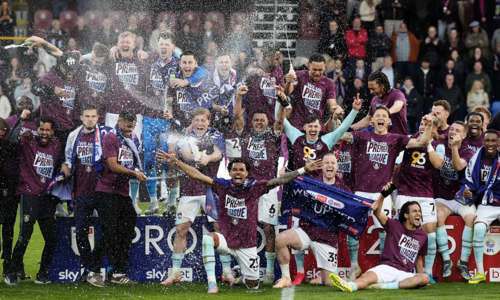 Leeds, Burnley trở lại Ngoại hạng Anh mùa 2025-2026