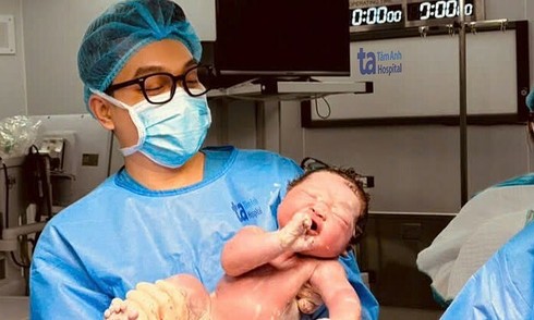 Sản phụ béo phì đái tháo đường thai kỳ sinh con 5 kg
