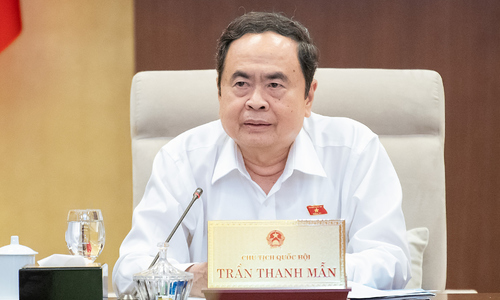 Chủ tịch Quốc hội: Đại biểu cần hạn chế cầm giấy đọc ở hội trường