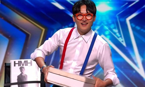 Ảo thuật gia Hàn 'hô biến trang phục' tại Britain's Got Talent