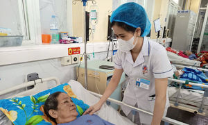 Cụ bà bị hươu húc gãy 14 xương sườn