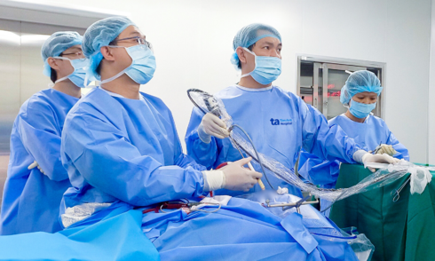U lớn âm thầm xâm chiếm hốc mắt người đàn ông