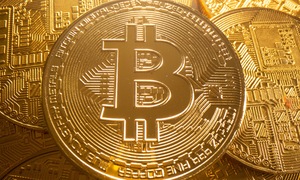 Bitcoin vượt 93.000 USD