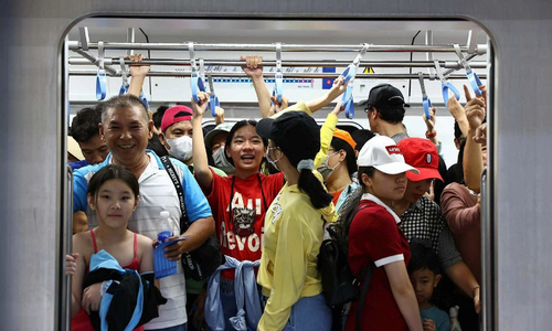 Metro Bến Thành - Suối Tiên chạy đến 23h chở khách dịp lễ 30/4