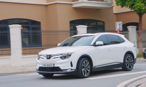 Cách lái xe không gây nôn nao khi đi trong phố