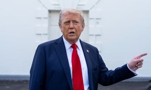 Ông Trump định bỏ tiền túi dựng cột cờ 30 m trong Nhà Trắng
