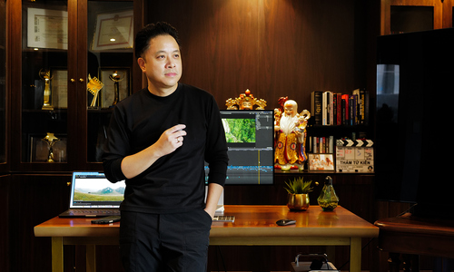 Đạo diễn Victor Vũ 'khoe' dàn máy dựng phim vợ tặng