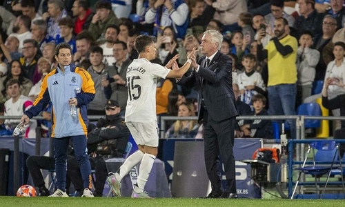 Ancelotti hé lộ cách đối phó Barca ở chung kết