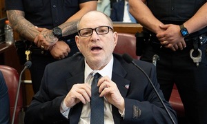 'Trùm Hollywood' Harvey Weinstein ra tòa vì tấn công tình dục