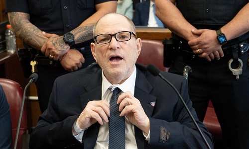'Trùm Hollywood' Harvey Weinstein ra tòa vì tấn công tình dục