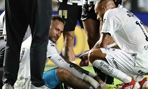 Neymar lấn quyền HLV