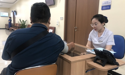 Tăng 20 kg sau một năm tự chữa gout bằng thuốc corticoid